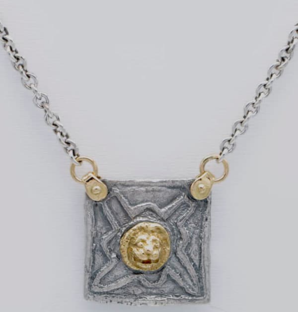 Collier Lion