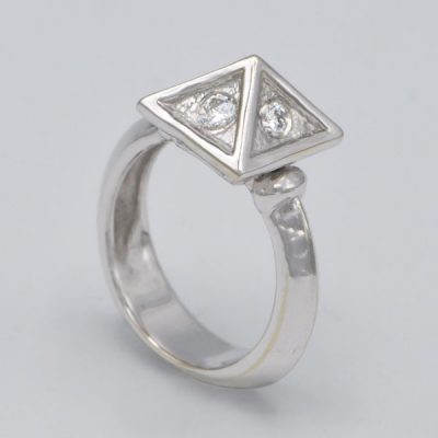 Bague pyramide