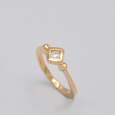 Solitaire or jaune et diamant