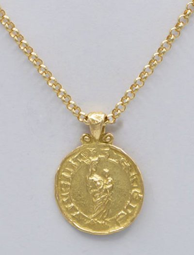Médaille vierge drapée